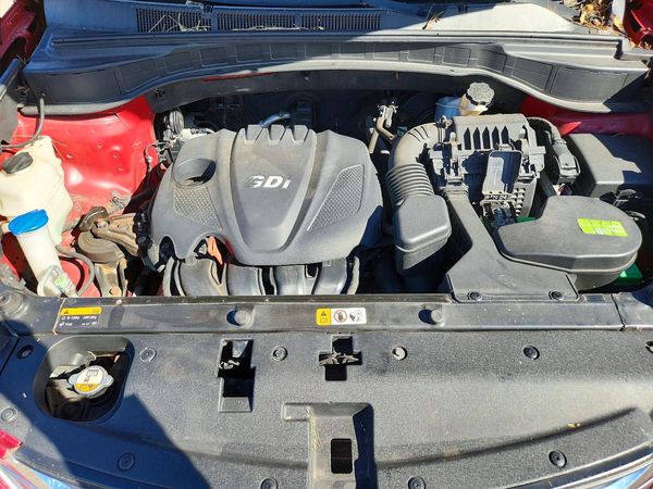 2013 HYUNDAI SANTA FE — Engine bay