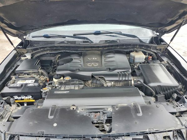 2019 INFINITI QX80 — Engine bay