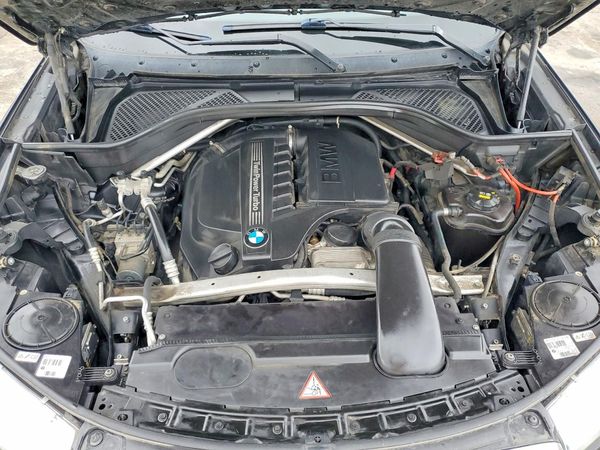 2015 BMW X5 xDrive35i — Engine bay