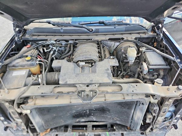 2018 CHEVROLET SILVERADO LT — Engine bay