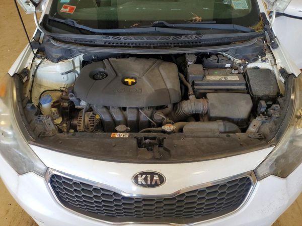 2015 KIA FORTE — Engine bay
