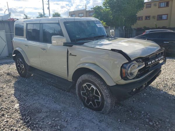 2025 FORD BRONCO Outer Banks — Passenger 3/4