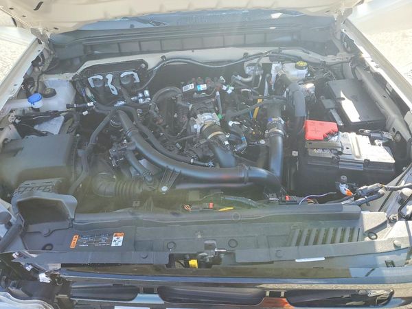 2025 FORD BRONCO Outer Banks — Engine bay