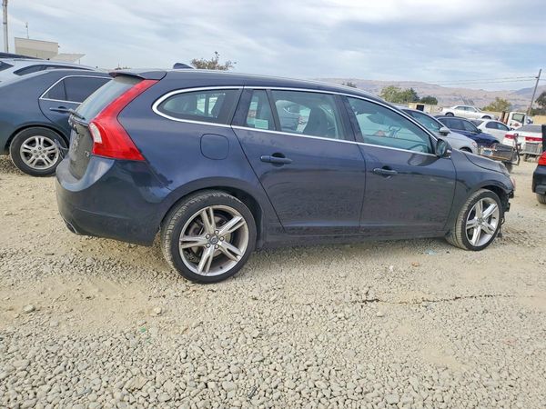 2016 VOLVO V60 SV33 Premier — PSRA
