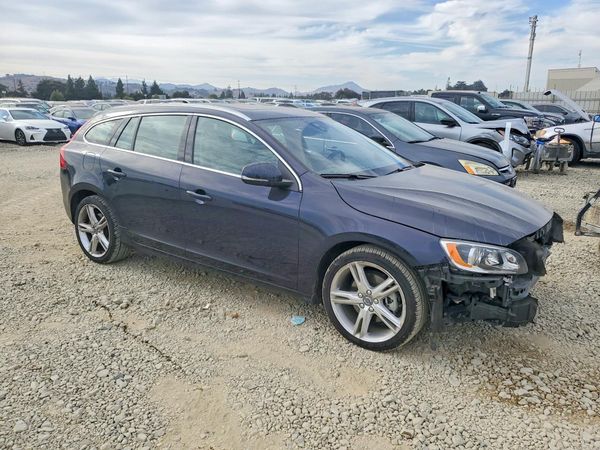2016 VOLVO V60 SV33 Premier — Passenger 3/4