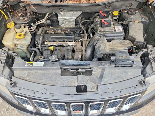 2014 JEEP COMPASS Sport — Engine bay