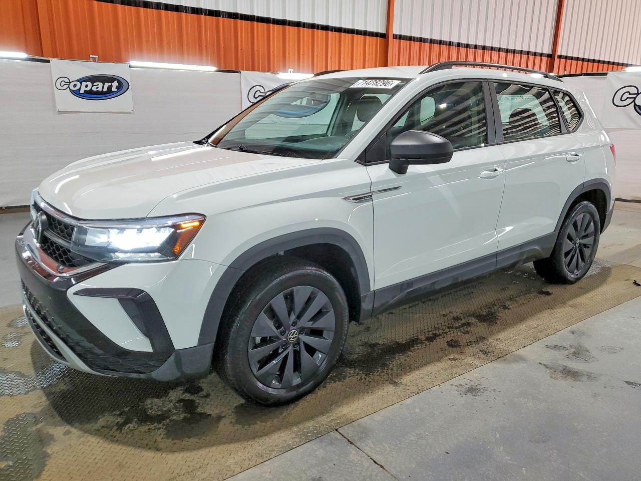 2022 VOLKSWAGEN TAOS 4Motion S — Front 3/4