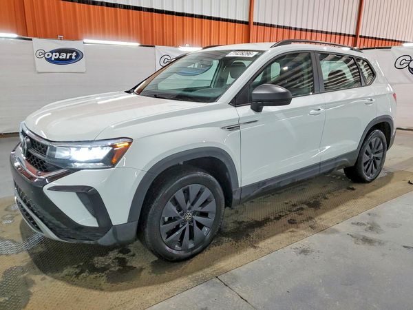 2022 VOLKSWAGEN TAOS 4Motion S — Front 3/4