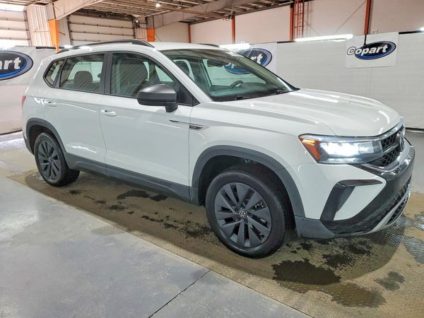 2022 VOLKSWAGEN TAOS 4Motion S — Passenger 3/4