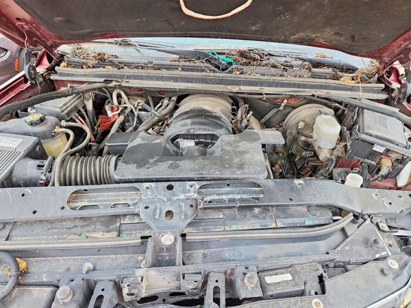 2018 CHEVROLET SUBURBAN LT — Engine bay