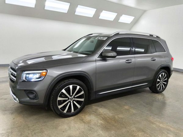 2022 MERCEDES-BENZ GLB GLB250 — Front 3/4