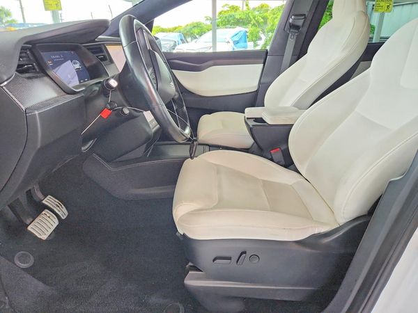 2021 TESLA MODEL X — DENT