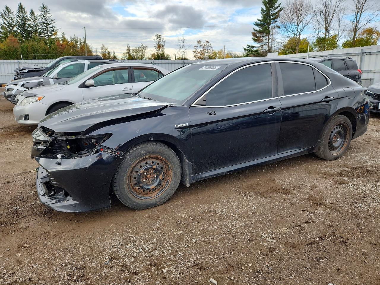 2019 TOYOTA CAMRY LE Hybrid — Front 3/4