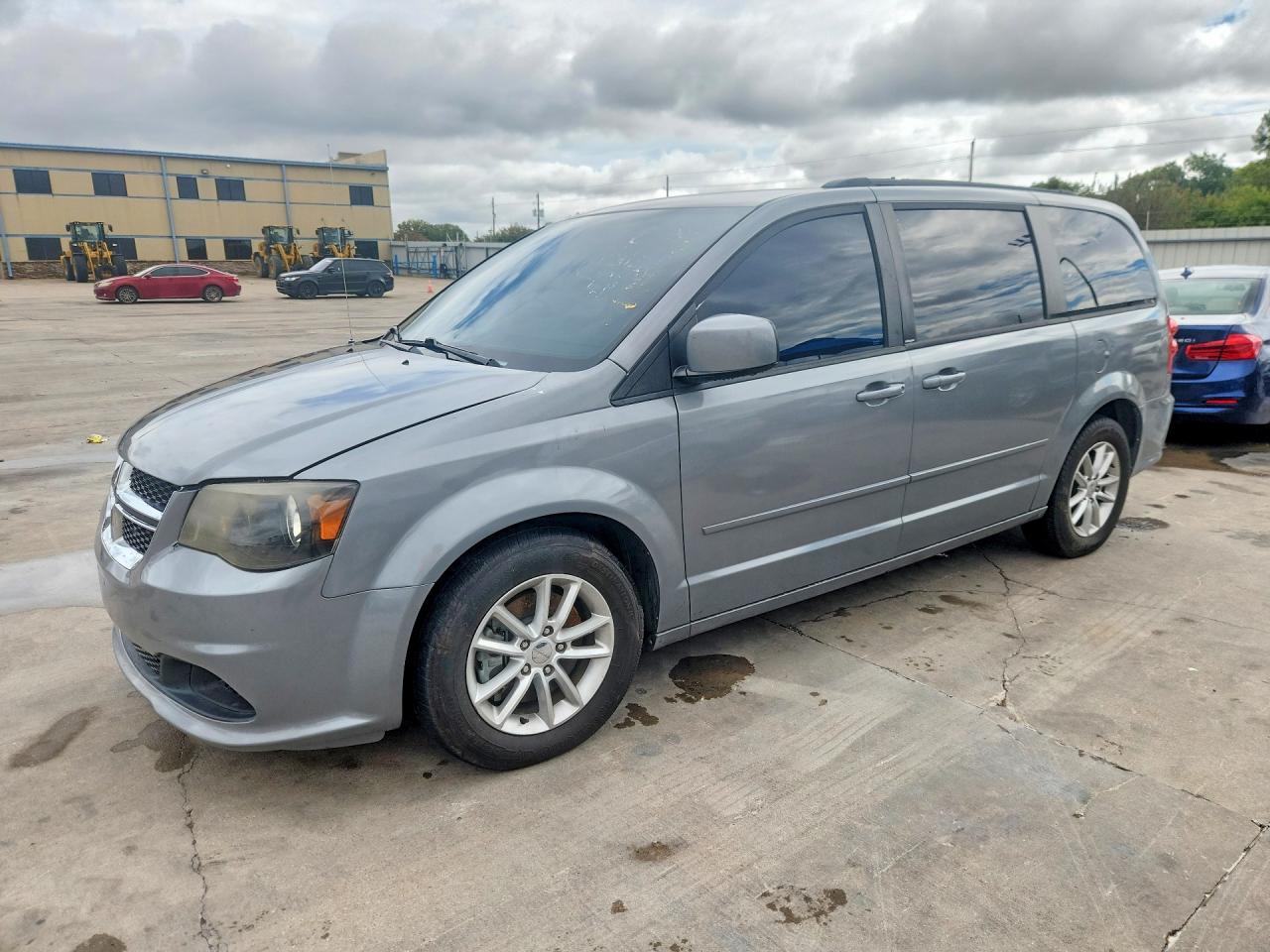 2014 DODGE GRAND CARAVAN SXT — Front 3/4