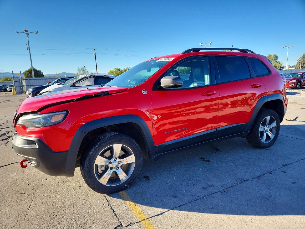 2019 JEEP CHEROKEE Trailhawk — Front 3/4