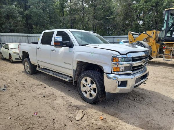 2018 CHEVROLET SILVERADO LTZ — Passenger 3/4