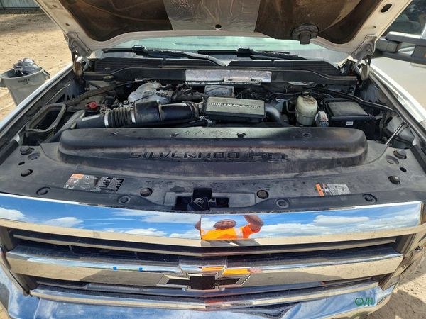 2018 CHEVROLET SILVERADO LTZ — Engine bay