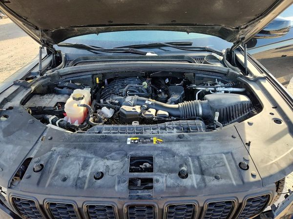 2023 JEEP CHEROKEE Laredo, Altitude — Engine bay