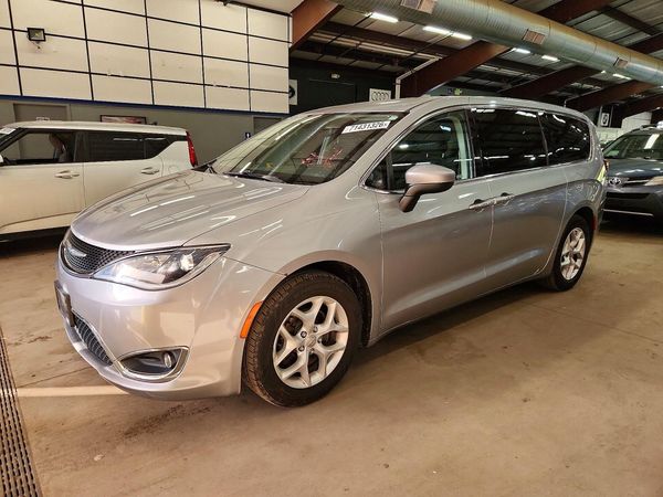 2017 CHRYSLER PACIFICA — DSFA — Front 3/4
