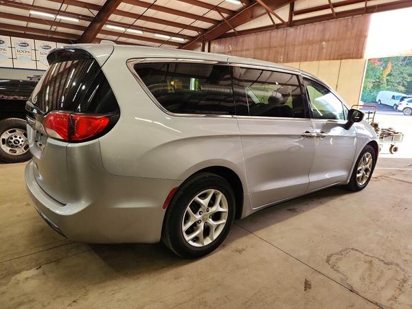 2017 CHRYSLER PACIFICA Touring L — PSRA