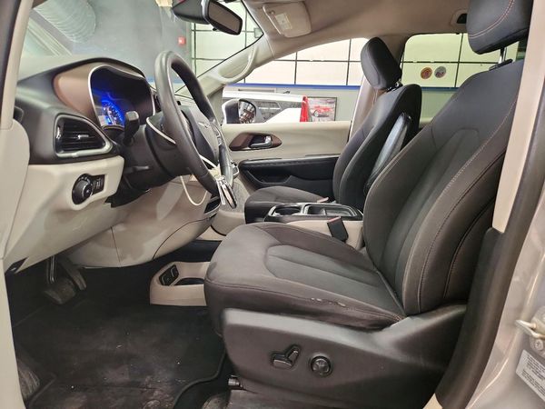 2017 CHRYSLER PACIFICA Touring L — DENT