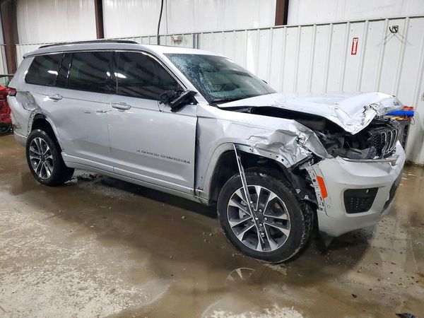 2023 JEEP GRAND CHEROKEE Overland — Passenger 3/4