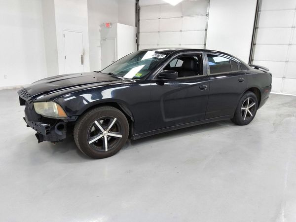 2012 DODGE CHARGER SE — Front 3/4