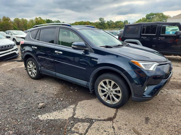 2017 TOYOTA RAV4 Ltd Hybrid — Passenger 3/4