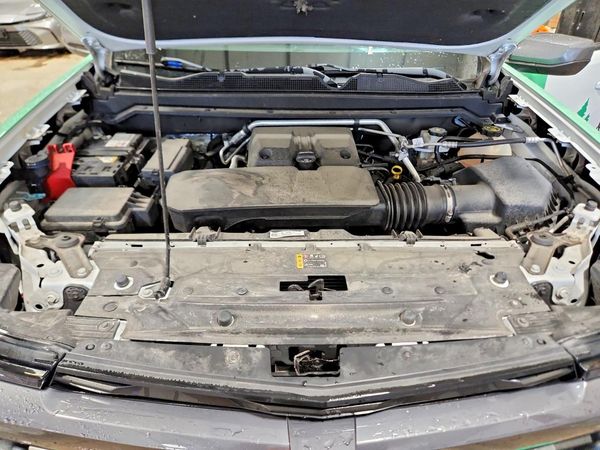 2023 CHEVROLET COLORADO LT — Engine bay