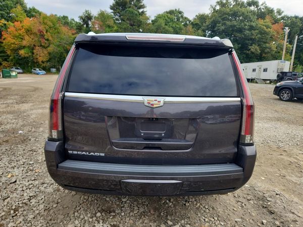 2017 CADILLAC ESCALADE Luxury — DIRR