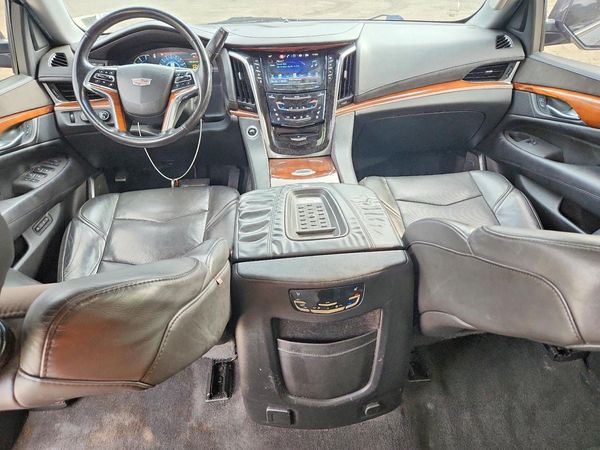 2017 CADILLAC ESCALADE Luxury — CKPT