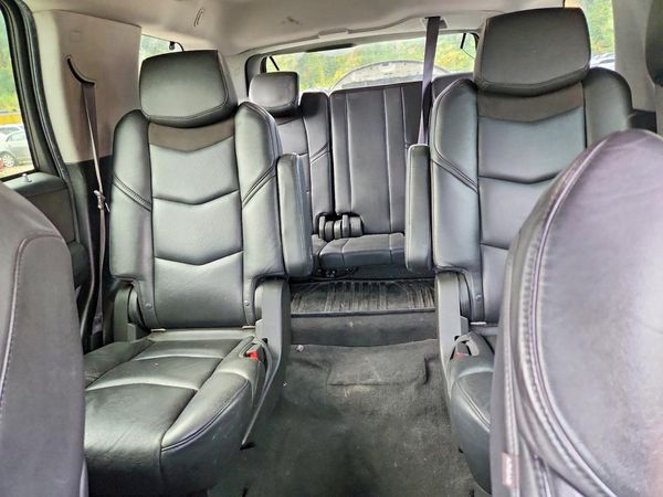 2017 CADILLAC ESCALADE Luxury — SUVN
