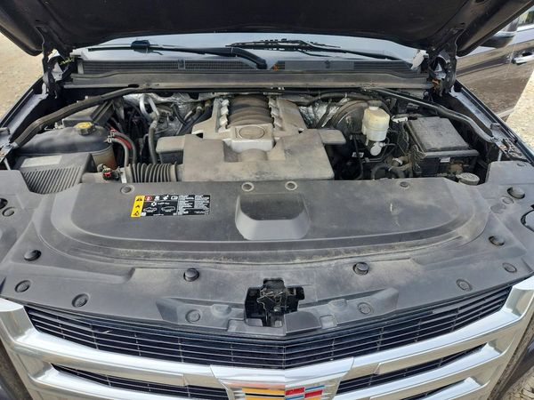 2017 CADILLAC ESCALADE Luxury — Engine bay