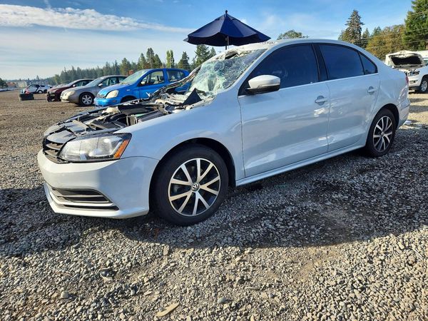 2017 VOLKSWAGEN JETTA SE — Front 3/4