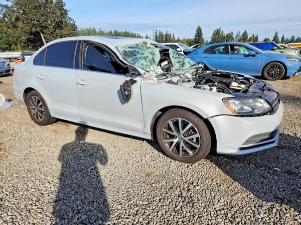 2017 VOLKSWAGEN JETTA SE — Passenger 3/4