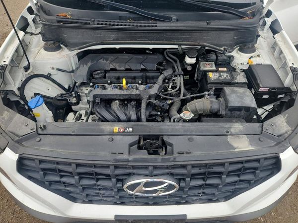 2025 HYUNDAI VENUE SEL, Limited — Engine bay