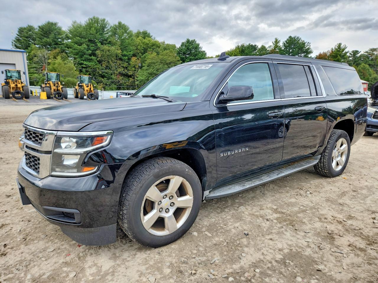 2016 CHEVROLET SUBURBAN LT — Front 3/4