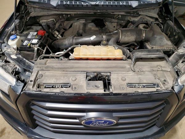 2017 FORD F150 SuperCrew — Engine bay