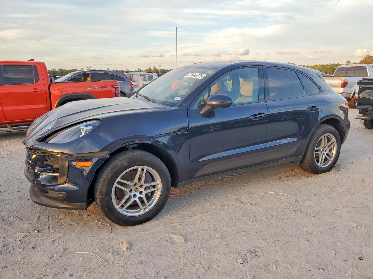 2021 PORSCHE MACAN Base — Front 3/4