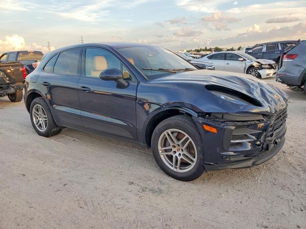 2021 PORSCHE MACAN Base — Passenger 3/4