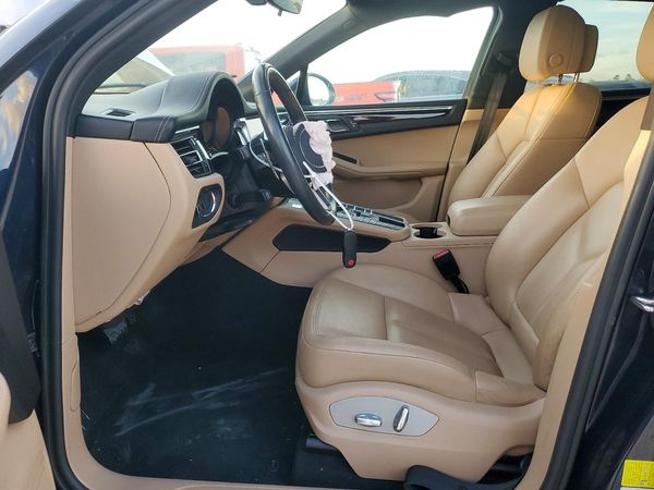 2021 PORSCHE MACAN Base — DENT