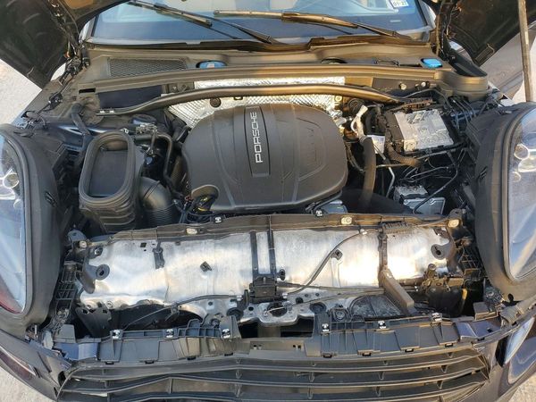 2021 PORSCHE MACAN Base — Engine bay