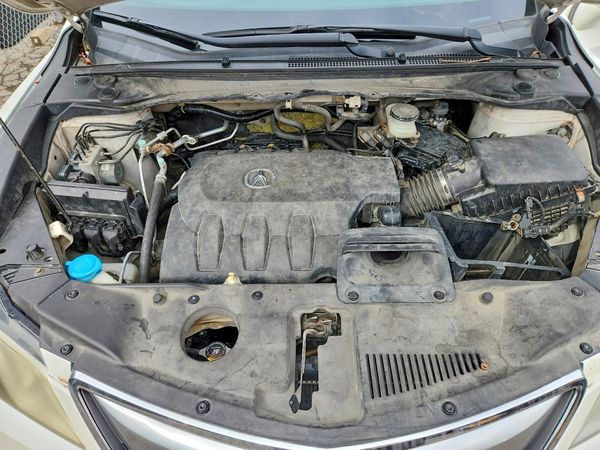 2013 ACURA RDX Technology Package — Engine bay