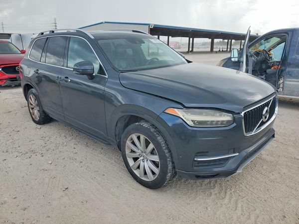 2017 VOLVO XC90 Momentum — Passenger 3/4
