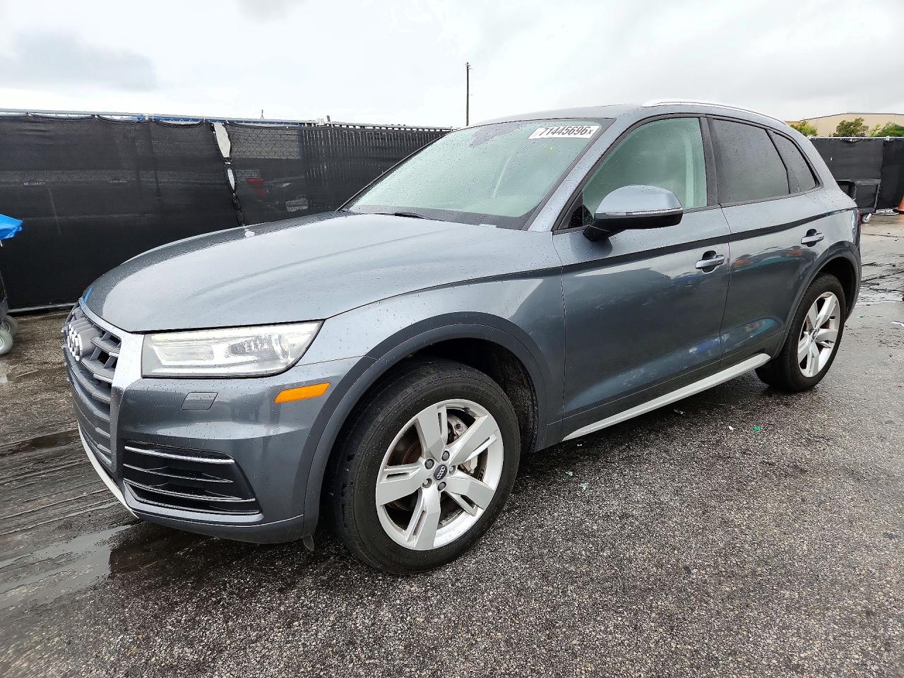 2018 AUDI Q5 quattro Premium — Front 3/4