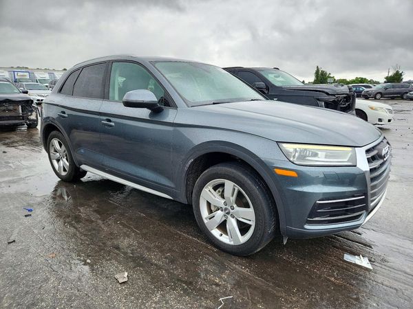 2018 AUDI Q5 quattro Premium — Passenger 3/4
