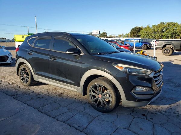 2017 HYUNDAI TUCSON — Passenger 3/4