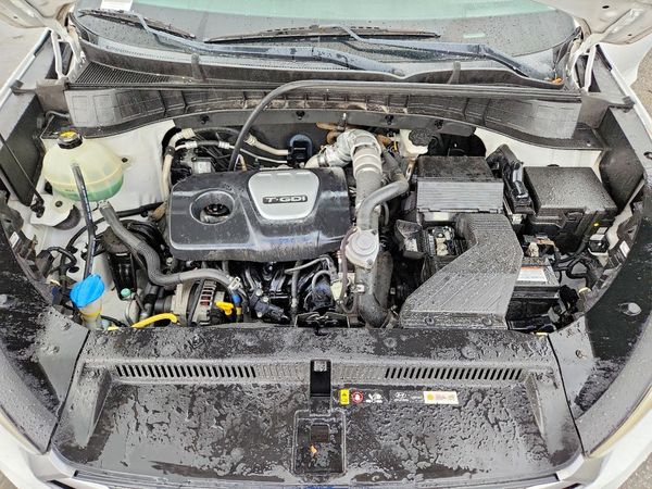 2017 HYUNDAI TUCSON — Engine bay