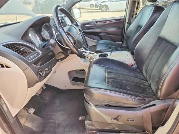 2014 DODGE GRAND CARAVAN SE — DENT