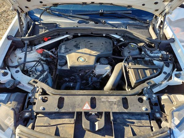2015 BMW X4 xDrive28i — Engine bay